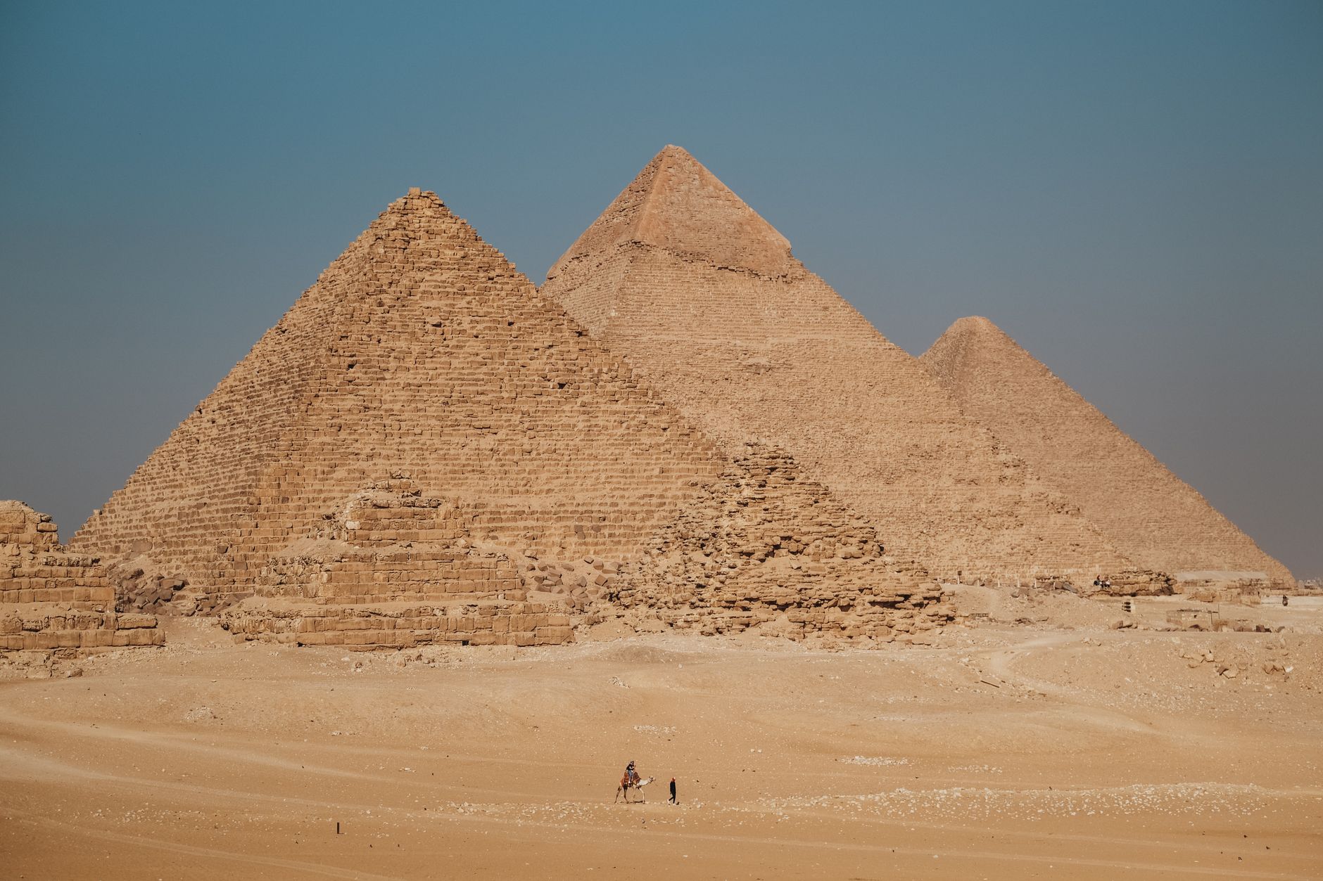 Captivating view of the Great Pyramids of Giza, a symbol of ancient Egyptian heritage and wonder.