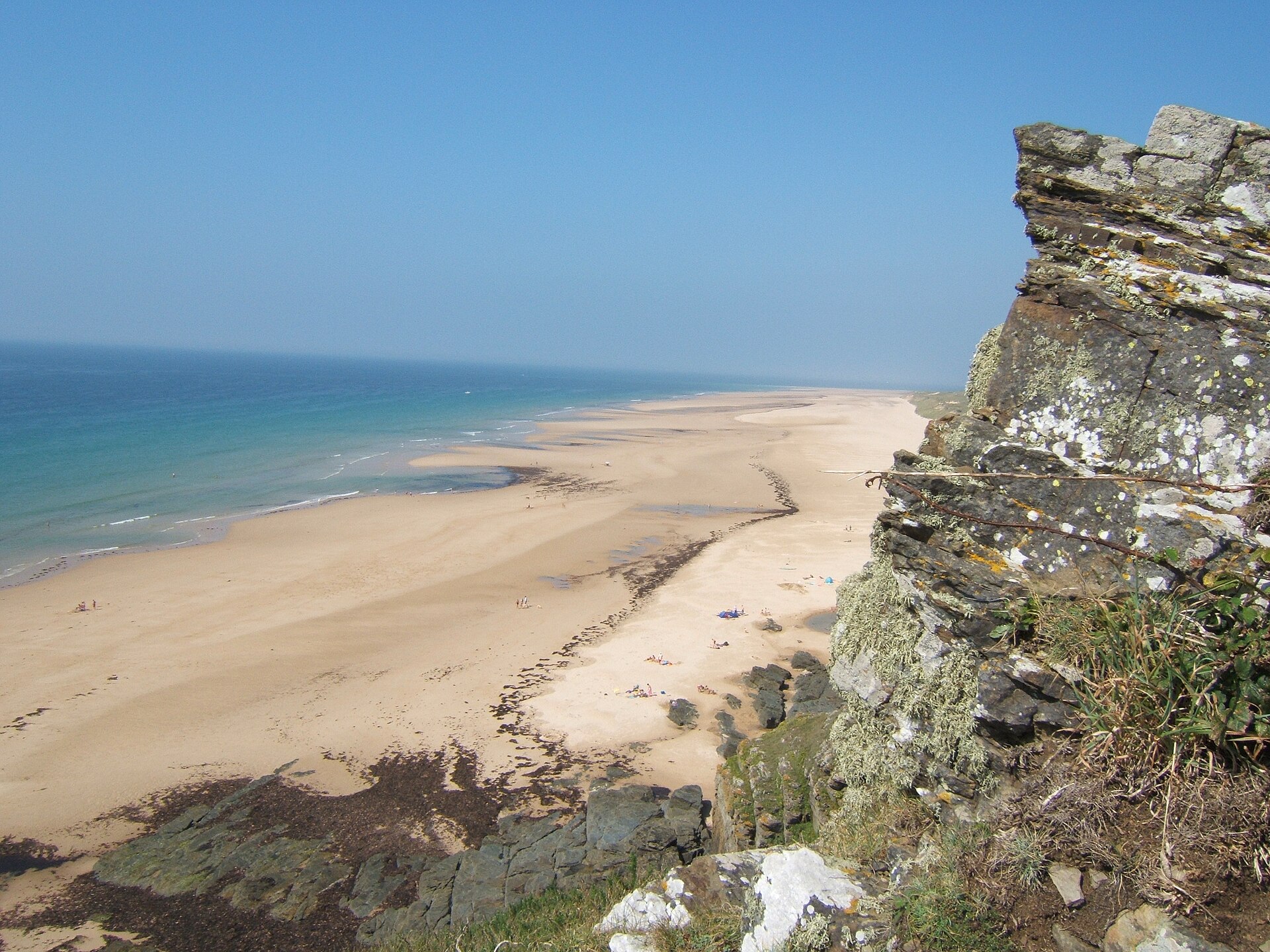 La plage de Carteret vue du Cap Carteret dans le Cotentin.