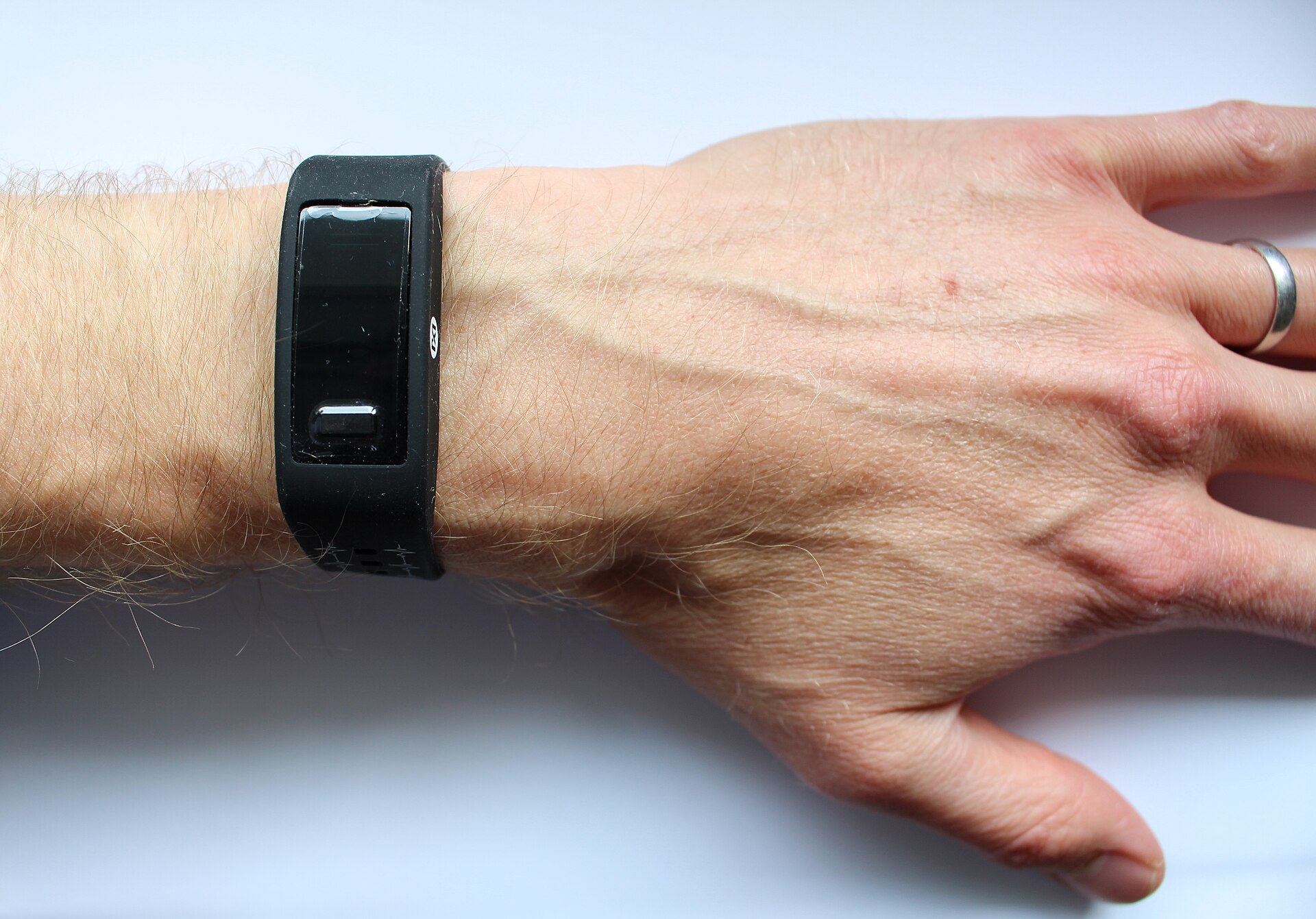 The Max-Health-Band can be used to acquire photoplethysmography (PPG) signals.