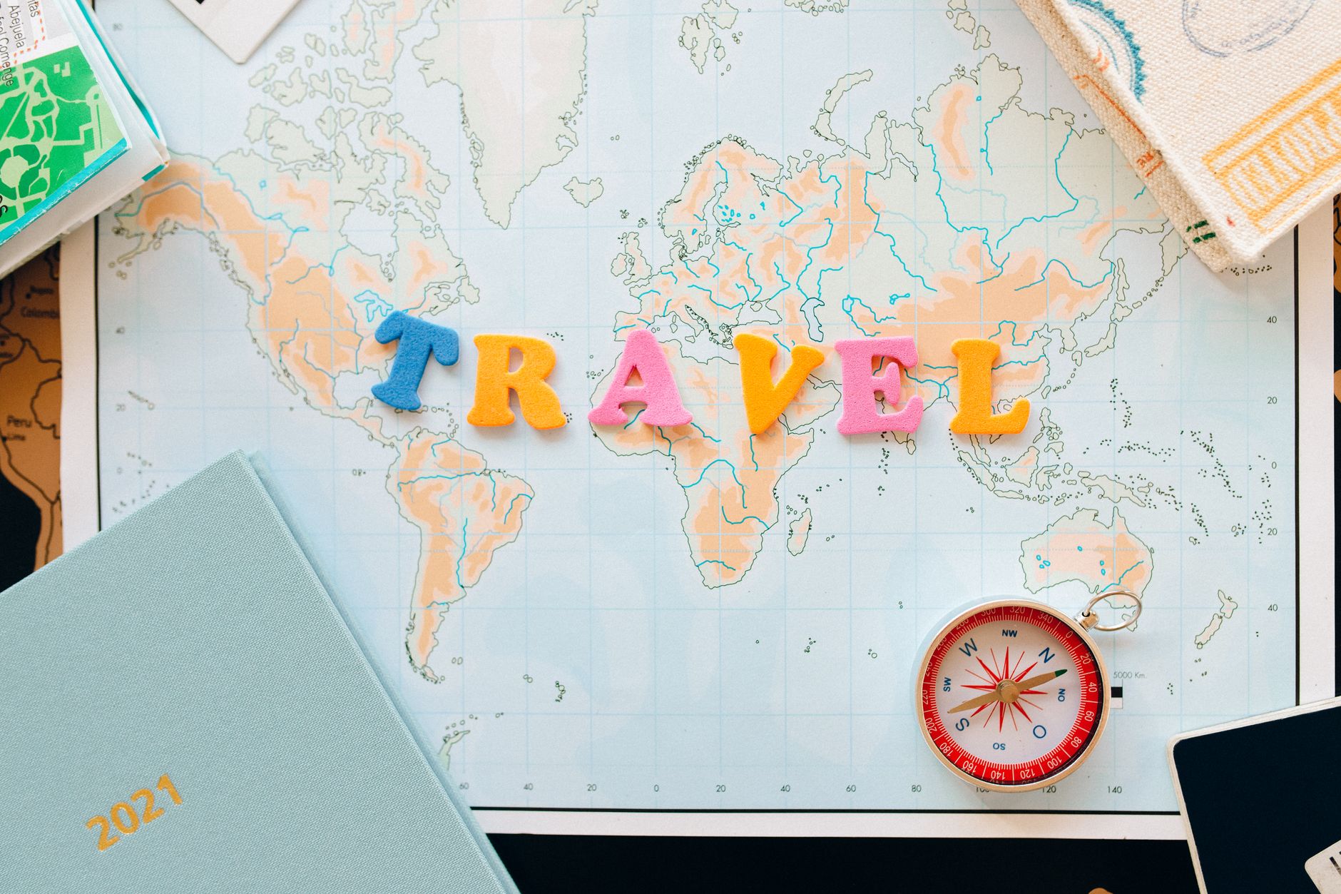 Carte régionale ouverte pendant la préparation d'un voyage